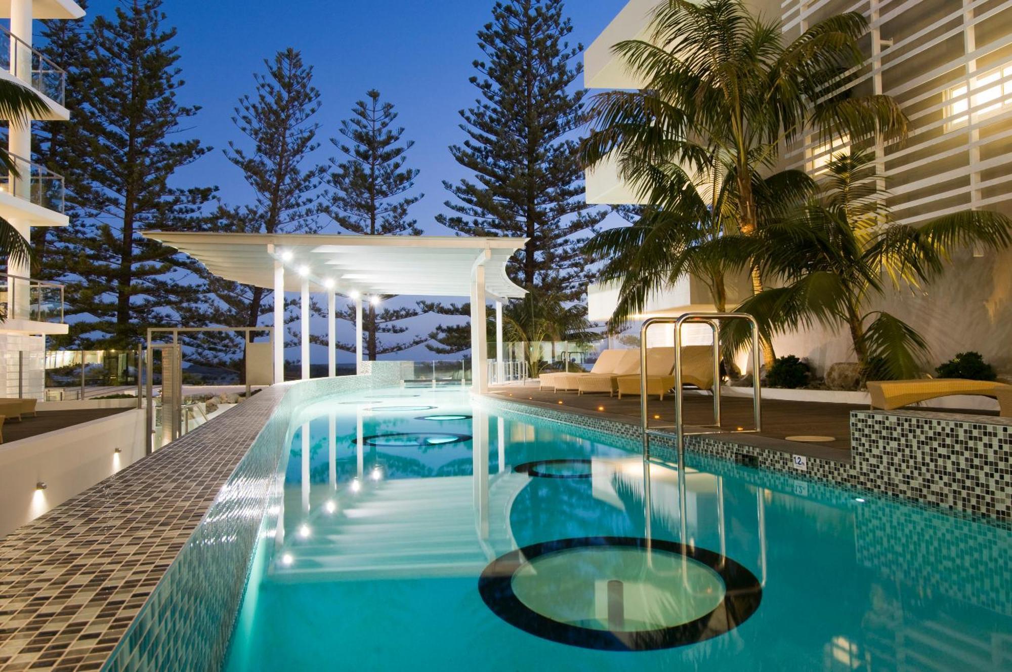 Rumba Beach Resort Калаундра Экстерьер фото The pool at the W Hotel, Brisbane