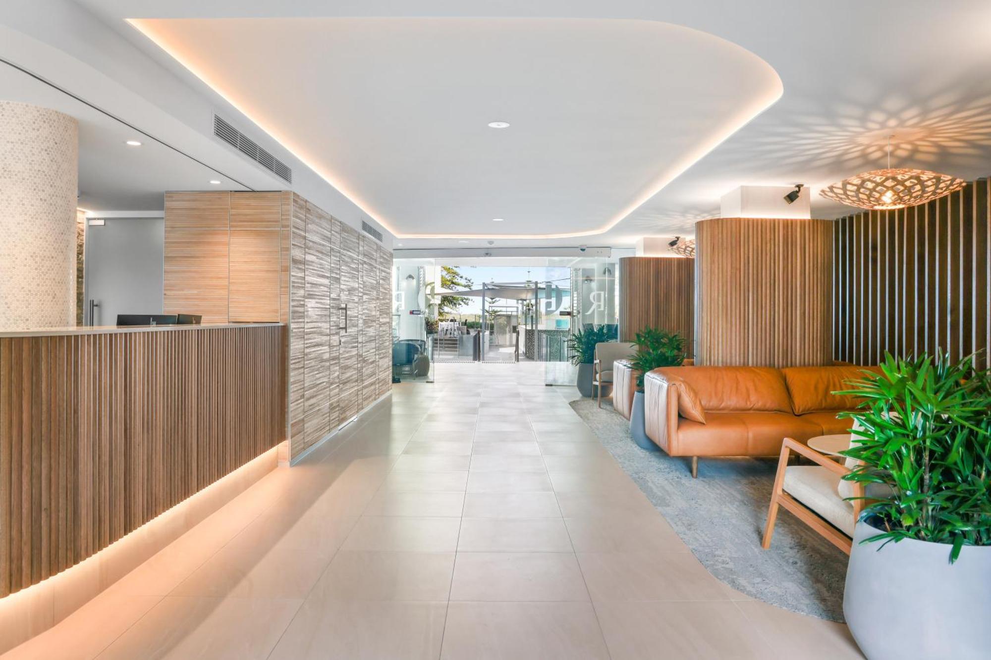 Rumba Beach Resort Калаундра Экстерьер фото The interior of the clinic